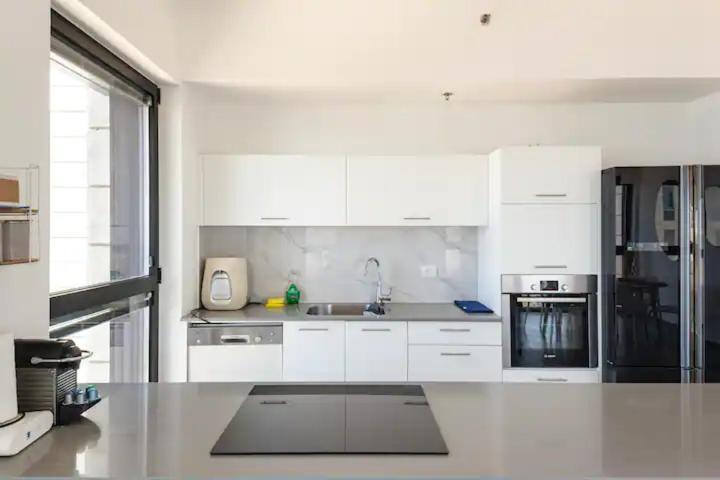 Oַ&O Group- Luxury Apt Tower Best Sea View בת ים מראה חיצוני תמונה