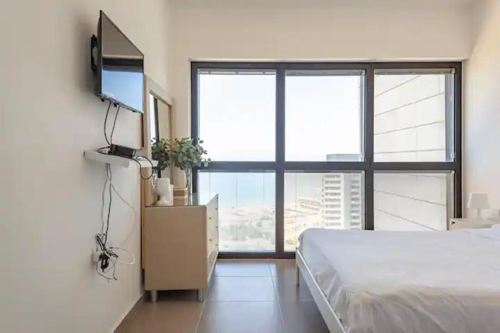 Oַ&O Group- Luxury Apt Tower Best Sea View בת ים מראה חיצוני תמונה