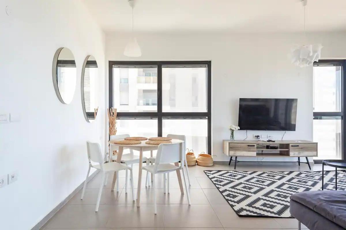 Oַ&O Group- Luxury Apt Tower Best Sea View בת ים מראה חיצוני תמונה