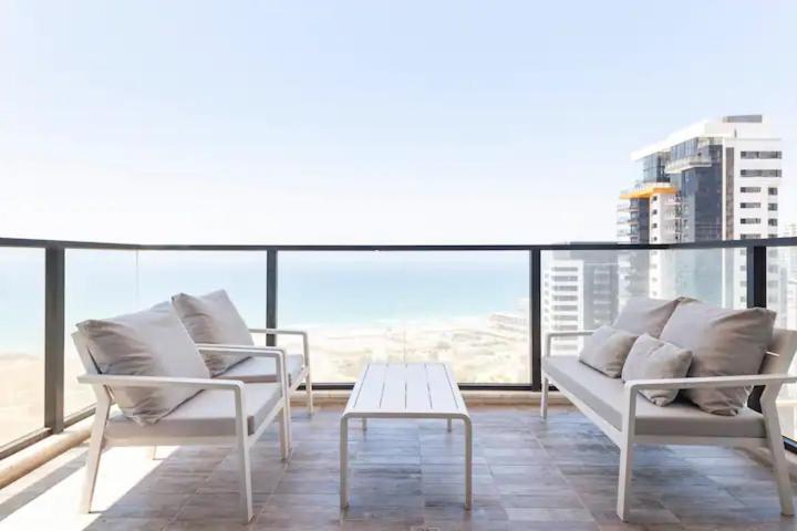 Oַ&O Group- Luxury Apt Tower Best Sea View בת ים מראה חיצוני תמונה